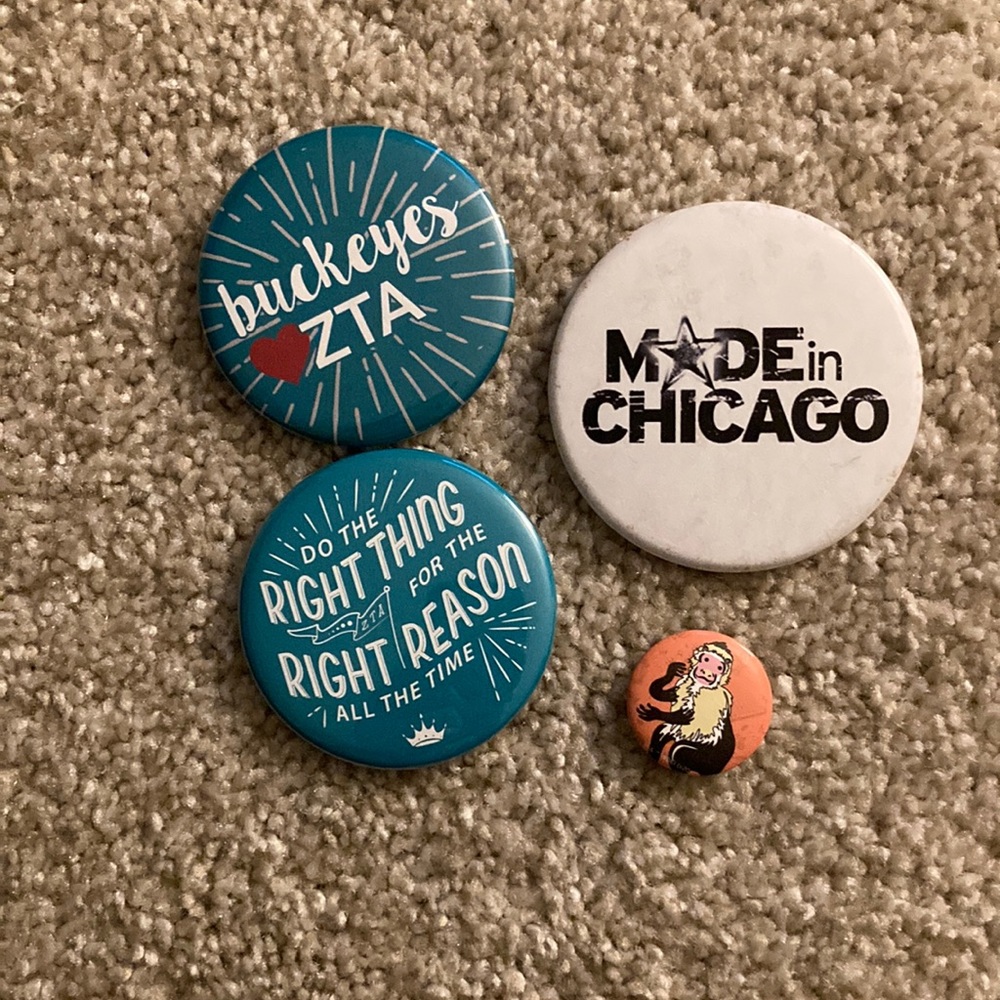 Set of 4 buttons